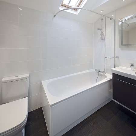 Oxford Media and Business School - student accommodation bathroom
