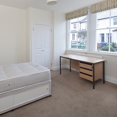 Oxford Media and Business School - student accommodation-bedroom